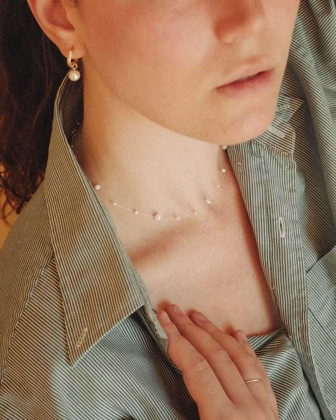 Dainty Gold Lariat Pearl Necklaces for Women Pearl Y Necklace Simple Single Pearl Drop Long Gold Necklace Small Tiny Pearl Choker Thin Chain Necklace Freshwater Pearled Pendant Necklace Pearls Jewelry Gift