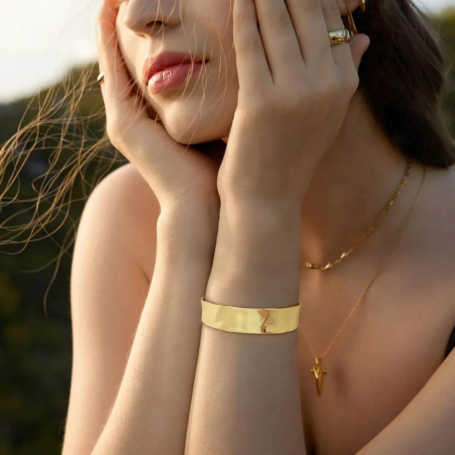 Hammered Gold Cuff Bracelets for Women Irregular Adjustable Open Bangles Chunky Statement Wide Gold Bracelets Vintage Boho Gold Arm Cuff Jewelry