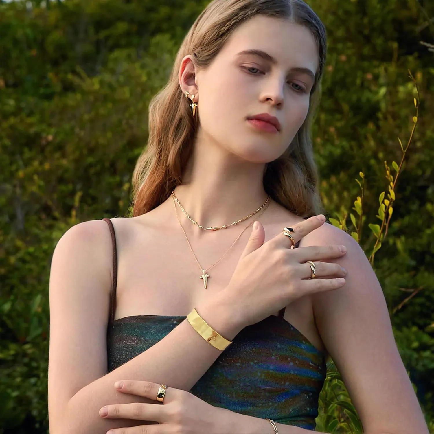 Hammered Gold Cuff Bracelets for Women Irregular Adjustable Open Bangles Chunky Statement Wide Gold Bracelets Vintage Boho Gold Arm Cuff Jewelry