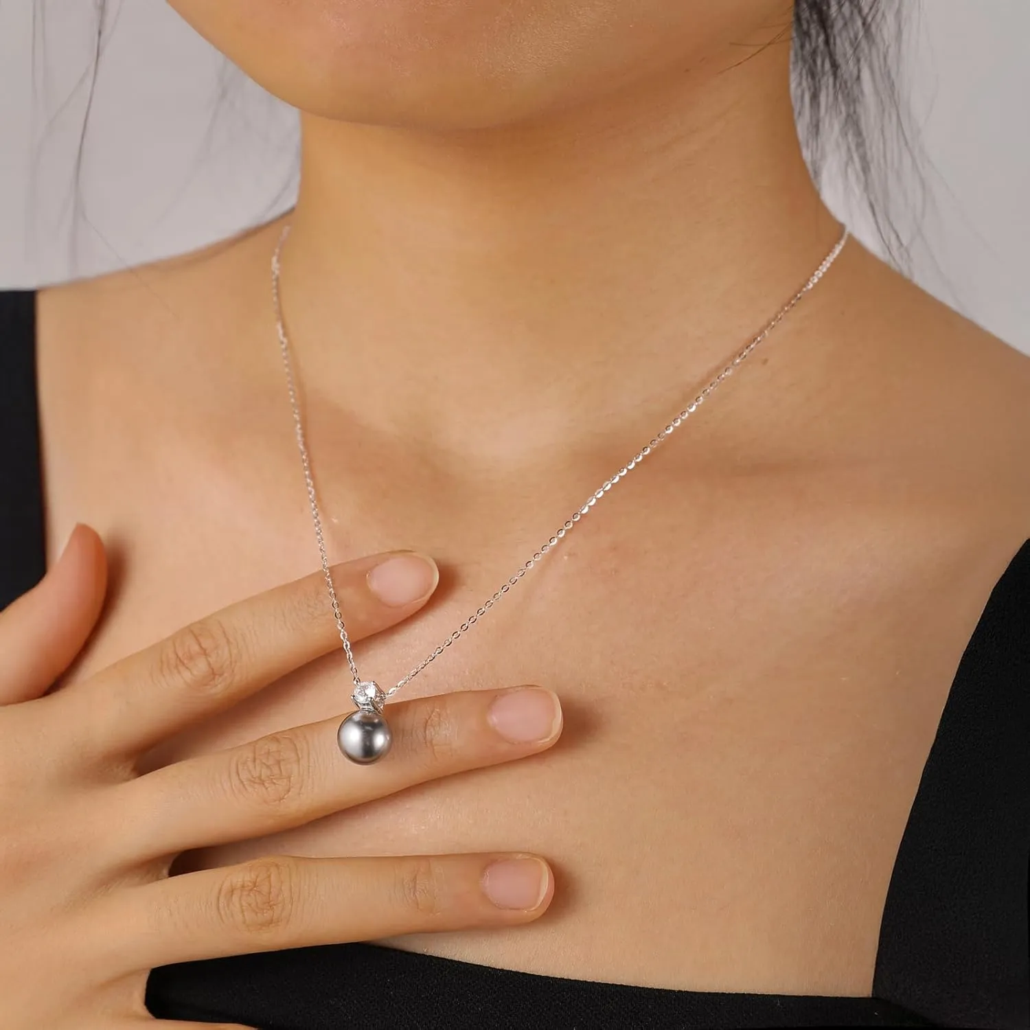 Single Black Pearl Pendant Necklace with Cubic Zirconia for Women S925 Sterling Silver Simple Crystal Pearl Drop Necklace Charm Chain CZ Pearl Chocker Necklace Wife Daughter Birthday Jewelry Gifts