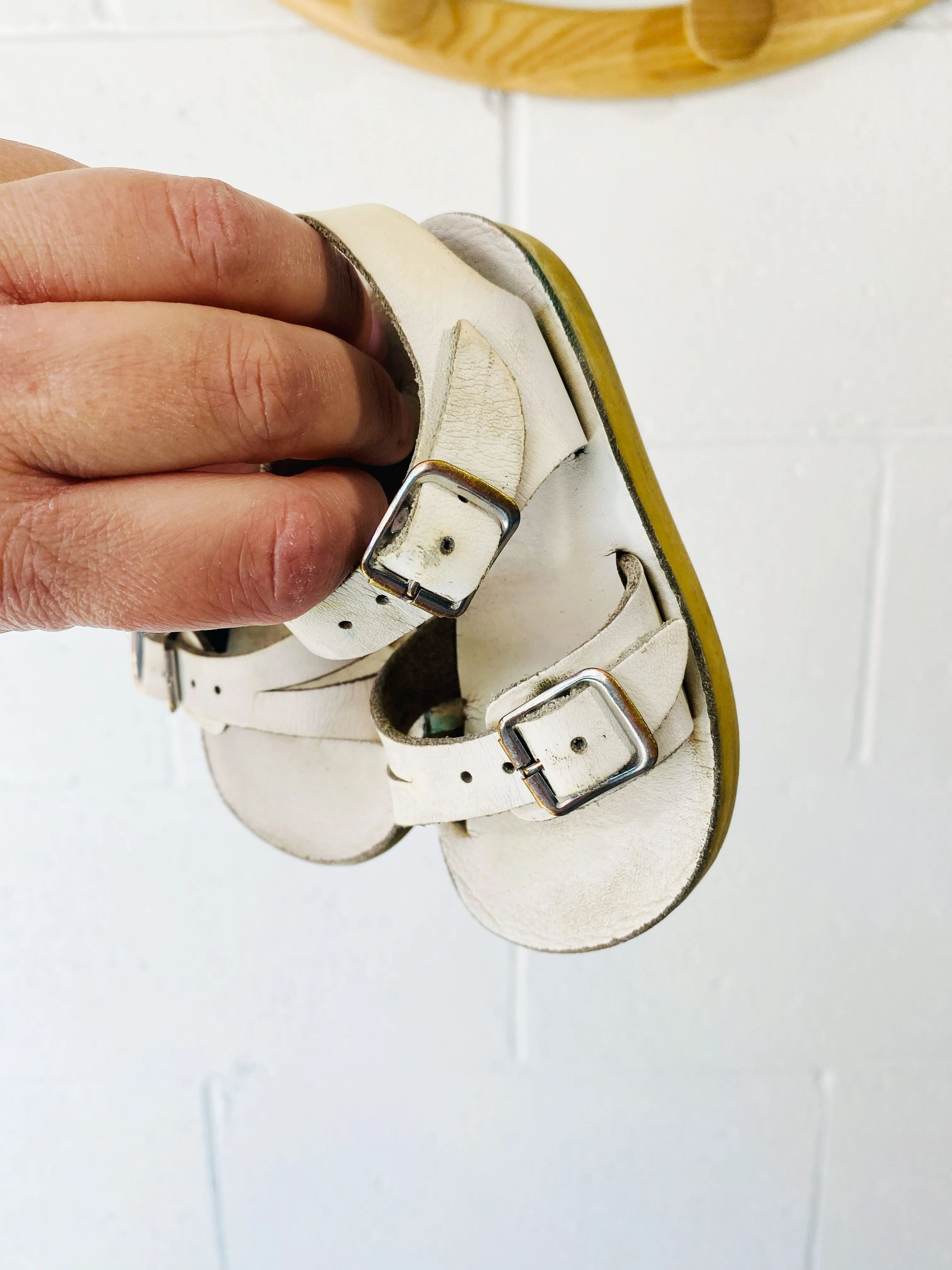 Sun-San Sea Wee White Sandals, size 3